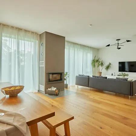 Βίλα Exklusive Villa-eggert Mit Kamin & Terasse Fuer 6 Personen Im